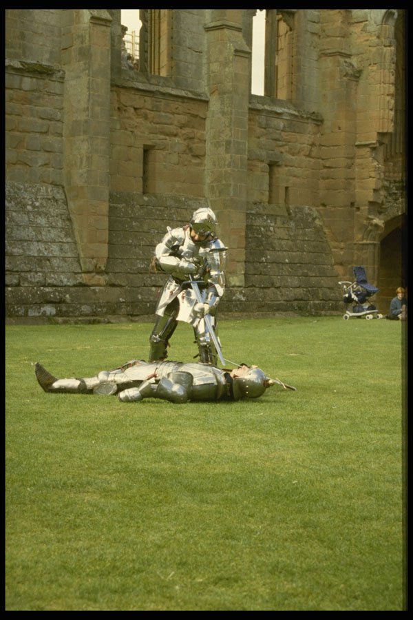 436074 Sword Fighting In Full Armor At Kenilworth Castle A4 Photo Print