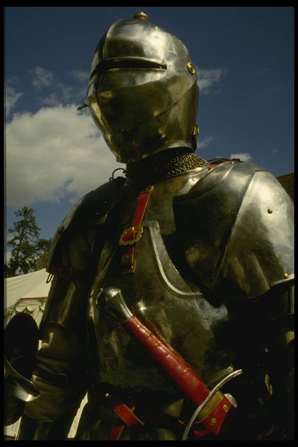 436076 Knight In Suites Of Armor At Kenilworth Castle A4 Photo Print