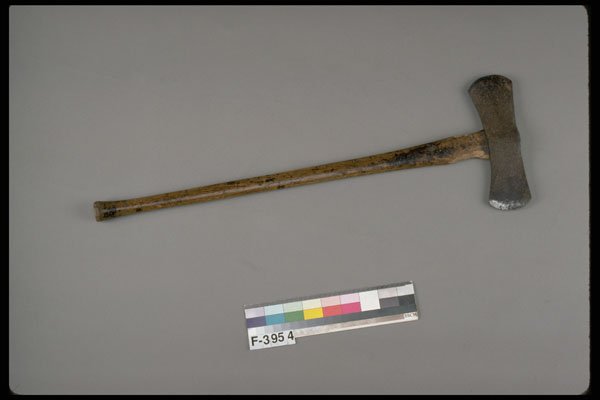 444017 Double bitted Felling Axe A4 Photo Print