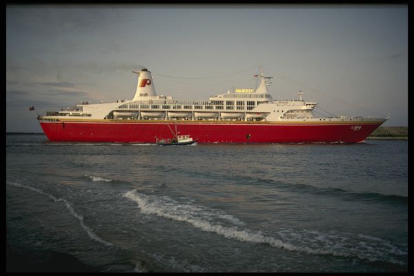 448043 S.S. Majestic A4 Photo Print