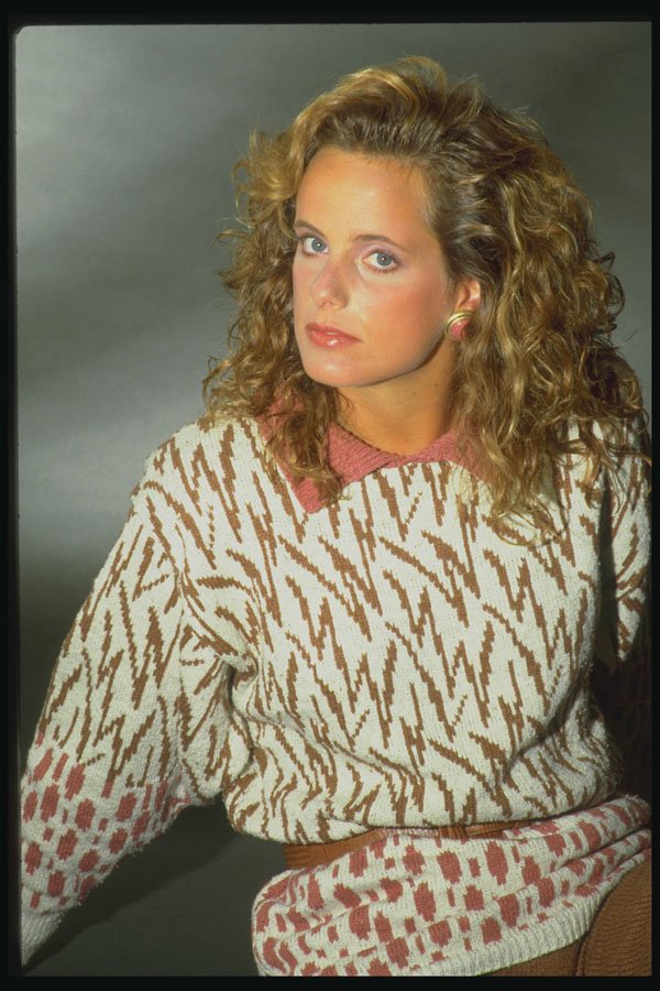 451066 Long Blonde Hair, Sculpted On The Sides With Rag Curls A4 Photo Print