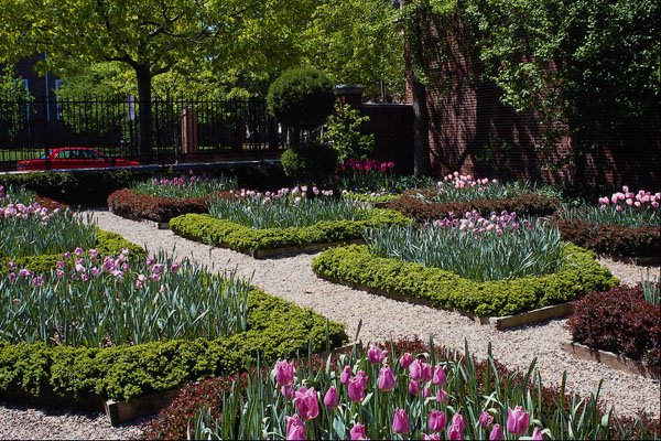 463017 Colonial Style Garden A4 Photo Print