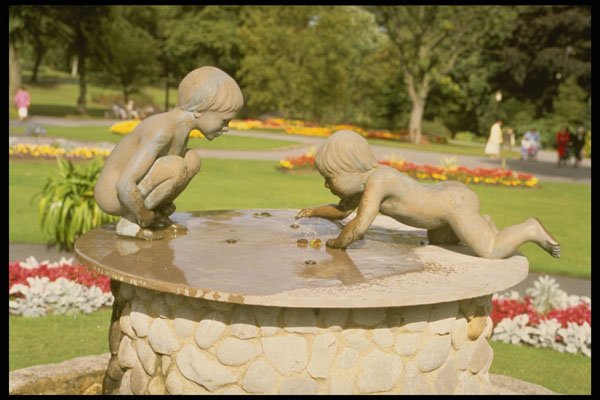 470063 Two Children Statue Fountain, Valley Gardens, England A4 Photo Print