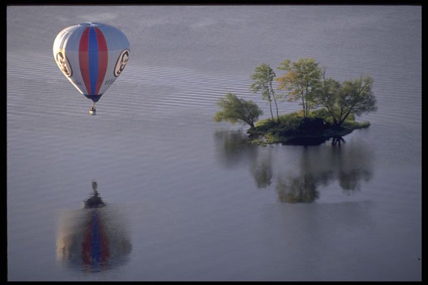 484075 Balloon Over Ottawa River A4 Photo Print
