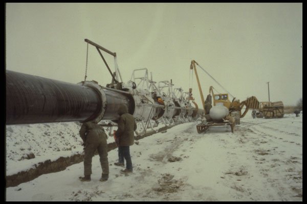 489075 Laying Of Pipeline, Northern Canada A4 Photo Print
