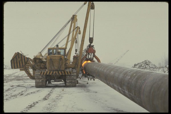 489080 Laying Pipeline, Northern Canada A4 Photo Print