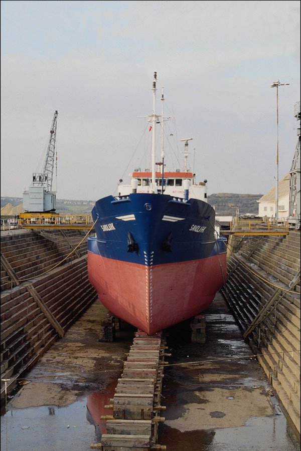491098 Ship Repairs In Dry Dock, Britain A4 Photo Print