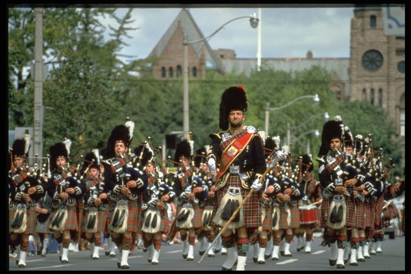 493007 Canadian Scottish Pipers On Parade A4 Photo Print