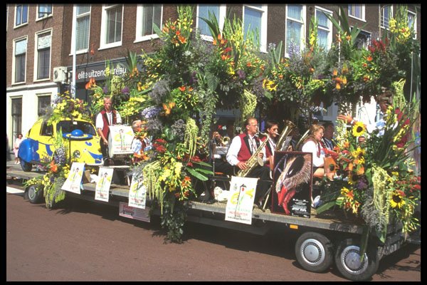 493034 Bloemencorso Flower Parade In Leiden, Zuid, The Netherlands A4 Photo Print