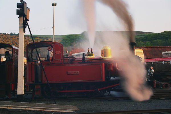 499090 Maitland Steams US For A Journey In The Early Evening A4 Photo Print