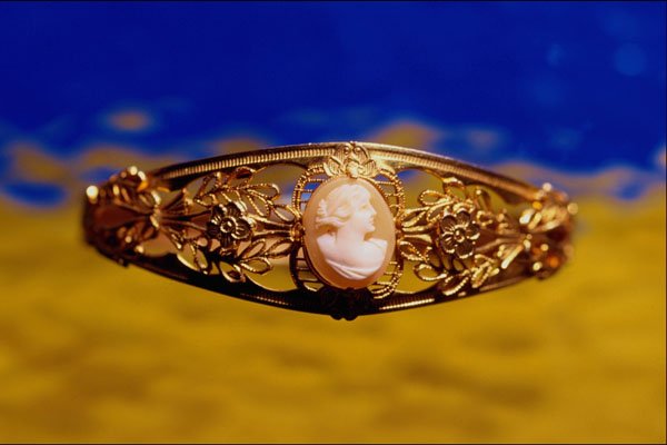 504015 Gold Cameo Bracelet A4 Photo Print