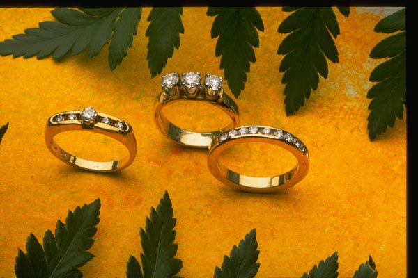 504095 Diamond Rings A4 Photo Print