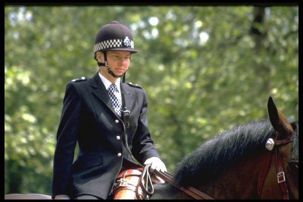 506037 Policewomen, Trooping Of The Color, London A4 Photo Print