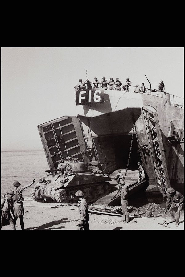 507046 P.P.C.L.I. Landing, Italy, 1943, Stirton, DND PA 130247 A4 Photo Print