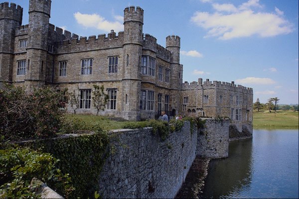509034 English Manor House A4 Photo Print
