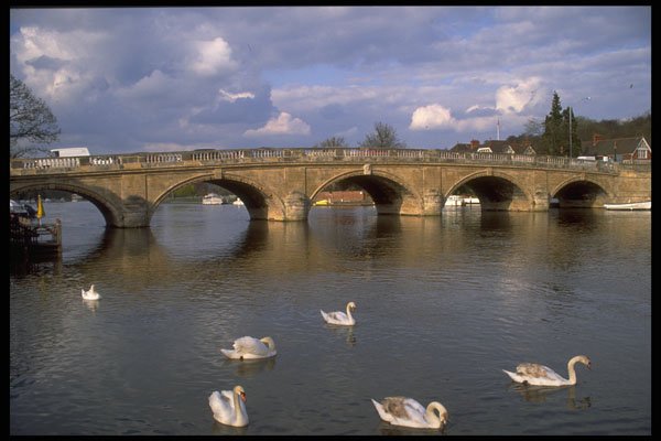 509076 Henley A4 Photo Print