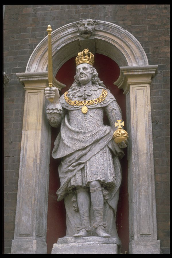 509092 Statue Of Charles II, Guildhall, Worcester A4 Photo Print