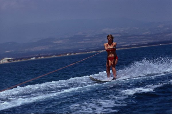 511098 Woman Waterskiing A4 Photo Print