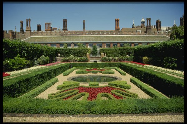 516042 Hampton Court Garden, England A4 Photo Print