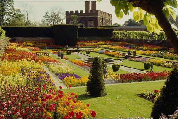 516091 Hampton Court Palace Garden, England A4 Photo Print