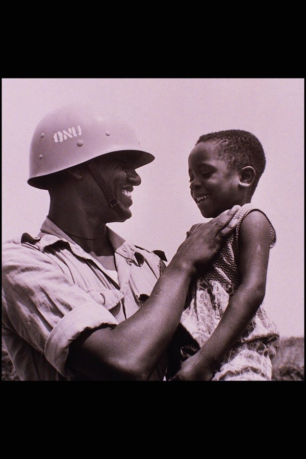 518043 An Ethiopian Peacekeeper Befriends A Child, Congo, 1960 A4 Photo Print