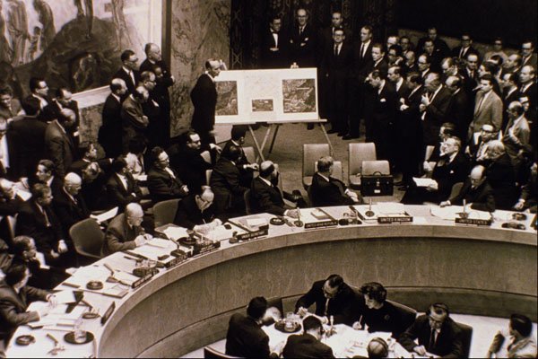 518045 Debate On The Cuban Missile Crisis, October 25, 1962 A4 Photo Print