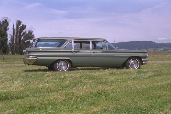 521011 1960 Pontiac Safari A4 Photo Print