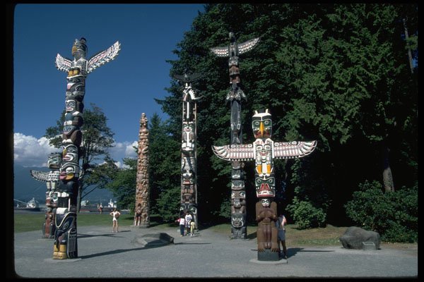 531057 Totem Pole Collection, Stanley Park, Vancouver A4 Photo Print