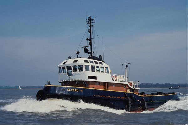 535002 British Tug ALFRED At Speed Off Felixstowe A4 Photo Print