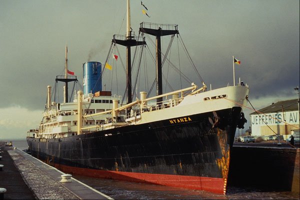 535049 British P&O Steamer NYANZA In Lock A4 Photo Print