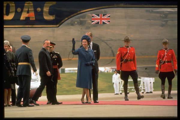 536018 Queen Elizabeth Arrives With Prime Minister Pearson, Canada A4 Photo Print