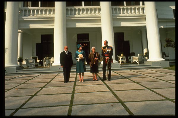 536019 Queen Elizabeth With Quebec Lt. Governor And Wife, Canada A4 Photo Print