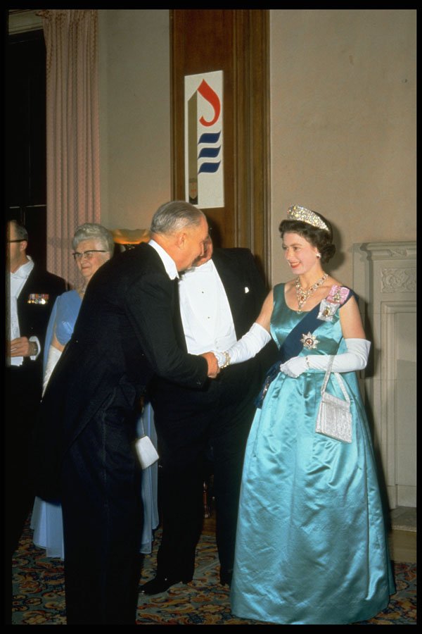 536021 Queen Elizabeth In Receiving Line A4 Photo Print