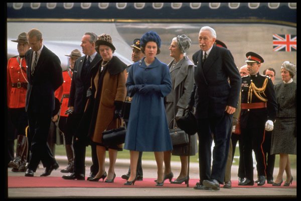 536025 Queen Elizabeth, Gov. Gen. Vanier And P.M. Pearson, Canada A4 Photo Print