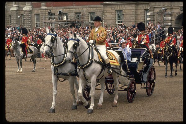 536049 Queen Elizabeth In Her Carriage, Trooping The Color, England A4 Photo Print