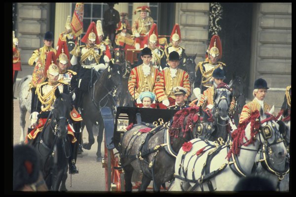 536051 Royal Wedding Party Leaving Buckingham Palace, England A4 Photo Print