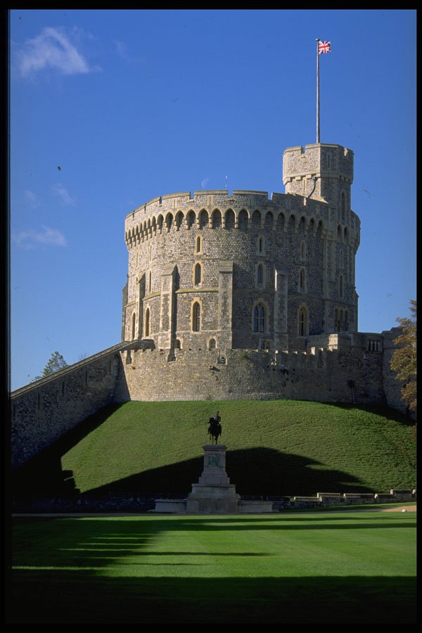 536067 Round Tower, Windsor Castle, England A4 Photo Print