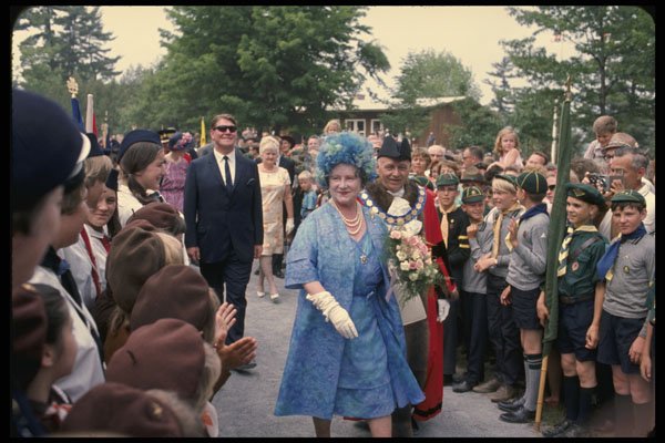 536074 Queen Mother At St. Andrews, New Brunswick, Canada A4 Photo Print
