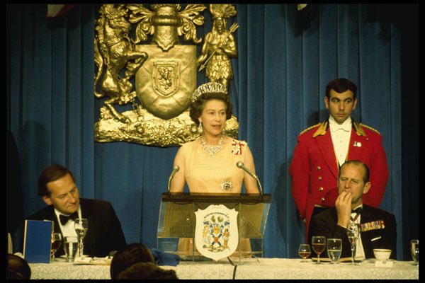 536075 Queen Elizabeth, Prince Philip And Premier Regan, Canada A4 Photo Print