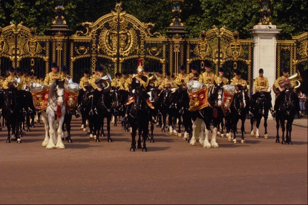 536097 Outside Buckingham Palace, London, England A4 Photo Print