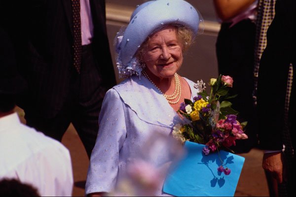 536098 Queen Mother A4 Photo Print