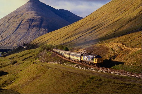 543038 Sleeper Train For London At Country March Summit, Scotland A4 Photo Print