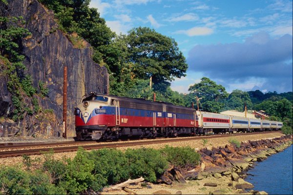 543092 Metro North Passenger Train Near Peekskill, NY A4 Photo Print