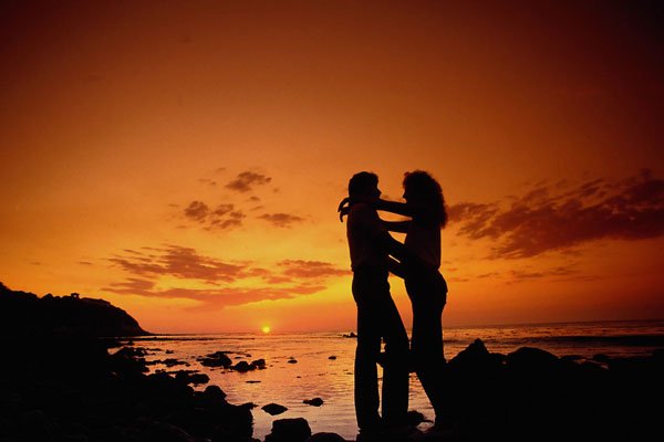 544098 Couple At Sunset On Beach A4 Photo Print