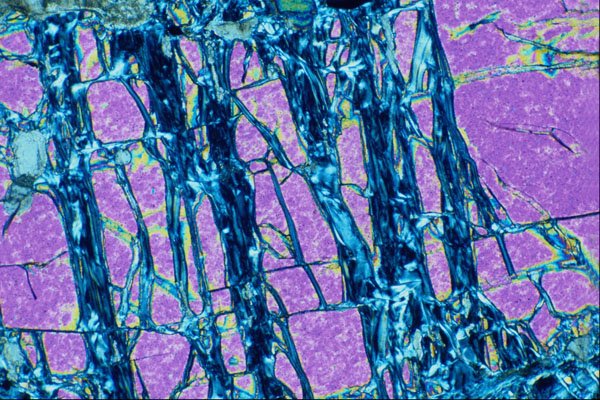 546018 Olivine (serpentinesed) A4 Photo Print