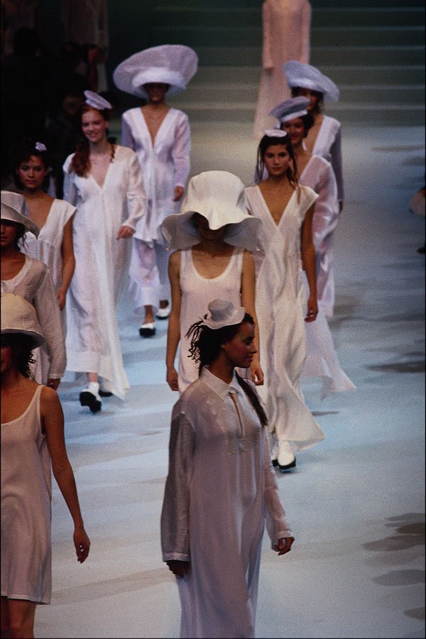 548032 Paris Spring Collection 1995 A4 Photo Print