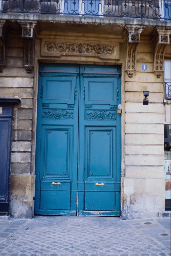 549004 Turquoise Door A4 Photo Print