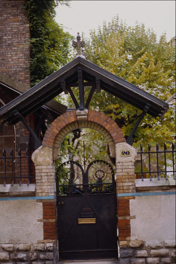 549068 Single Door Behind Garden A4 Photo Print