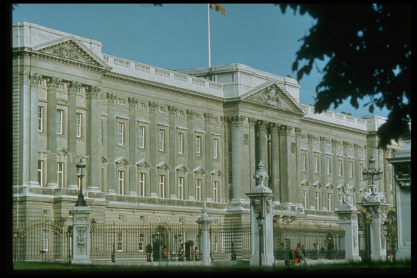 551002 Buckingham Palace, London, England A4 Photo Print