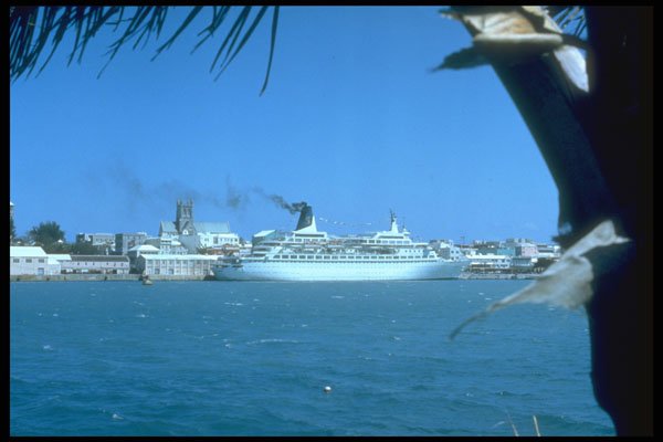 553007 Cruise Ship, Hamilton, Bermuda A4 Photo Print